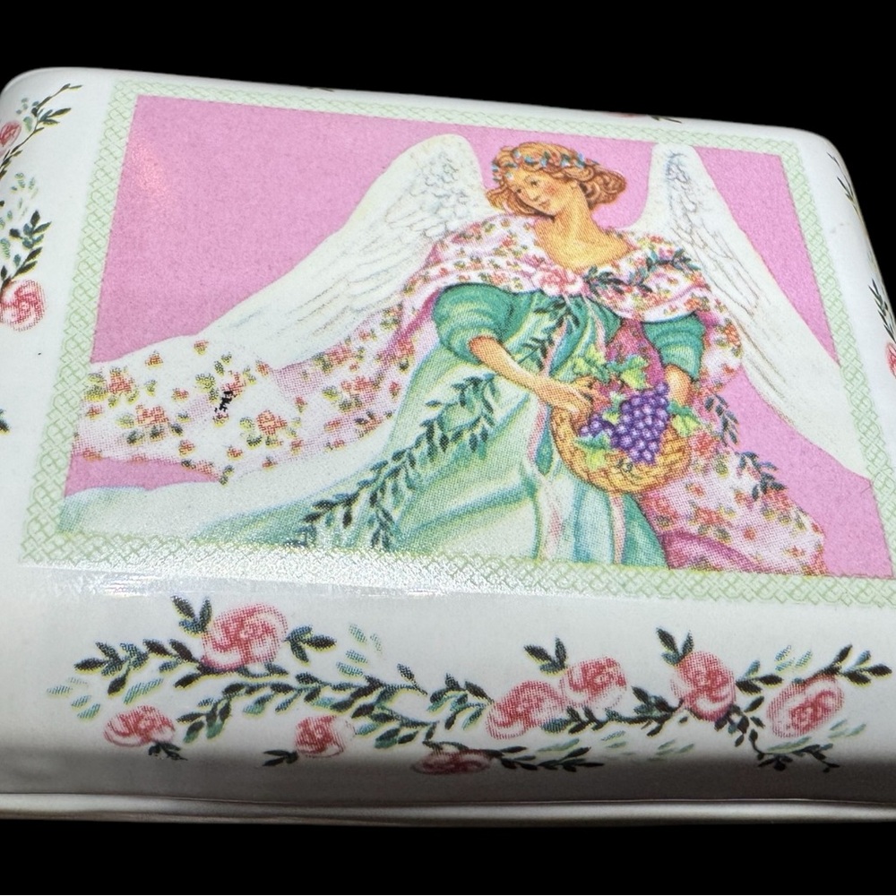Vintage 1984 Angel trinket box from Dayspring Taiwan